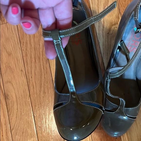 Michael Kors Tan Wedge Shoes - Picture 2 of 7